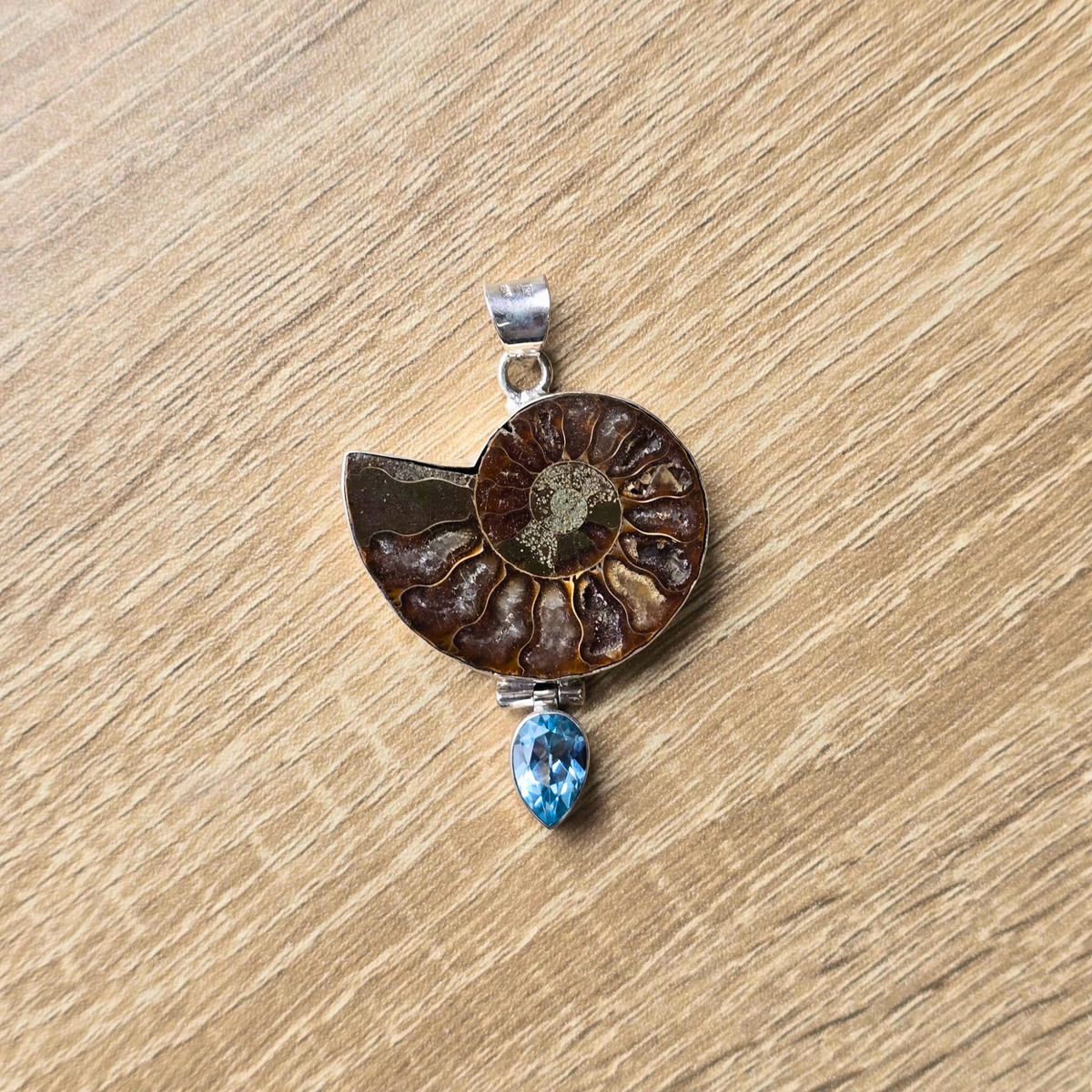 Ammonite & Topaze